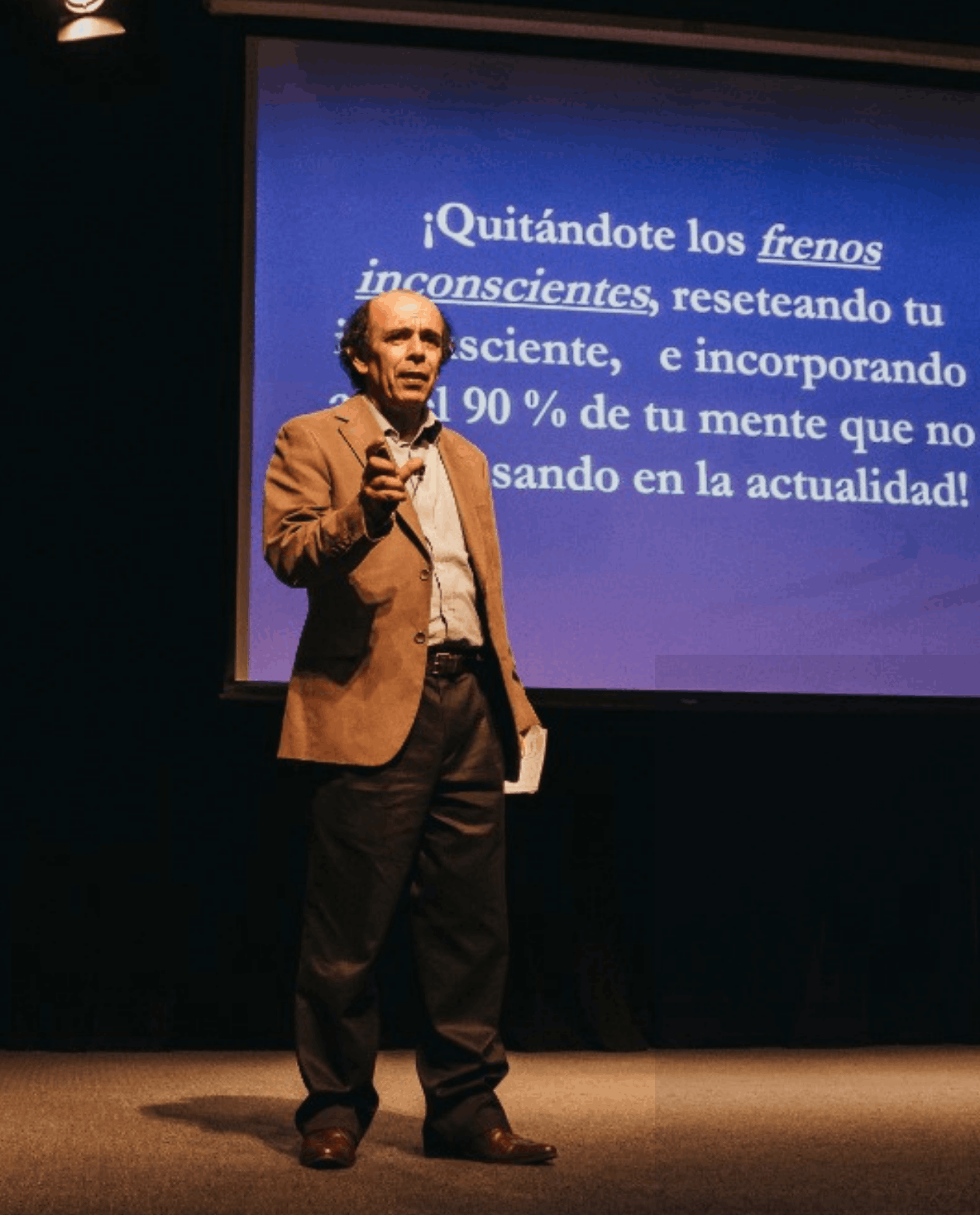 Dr. Rod Fuentes en formación presencial